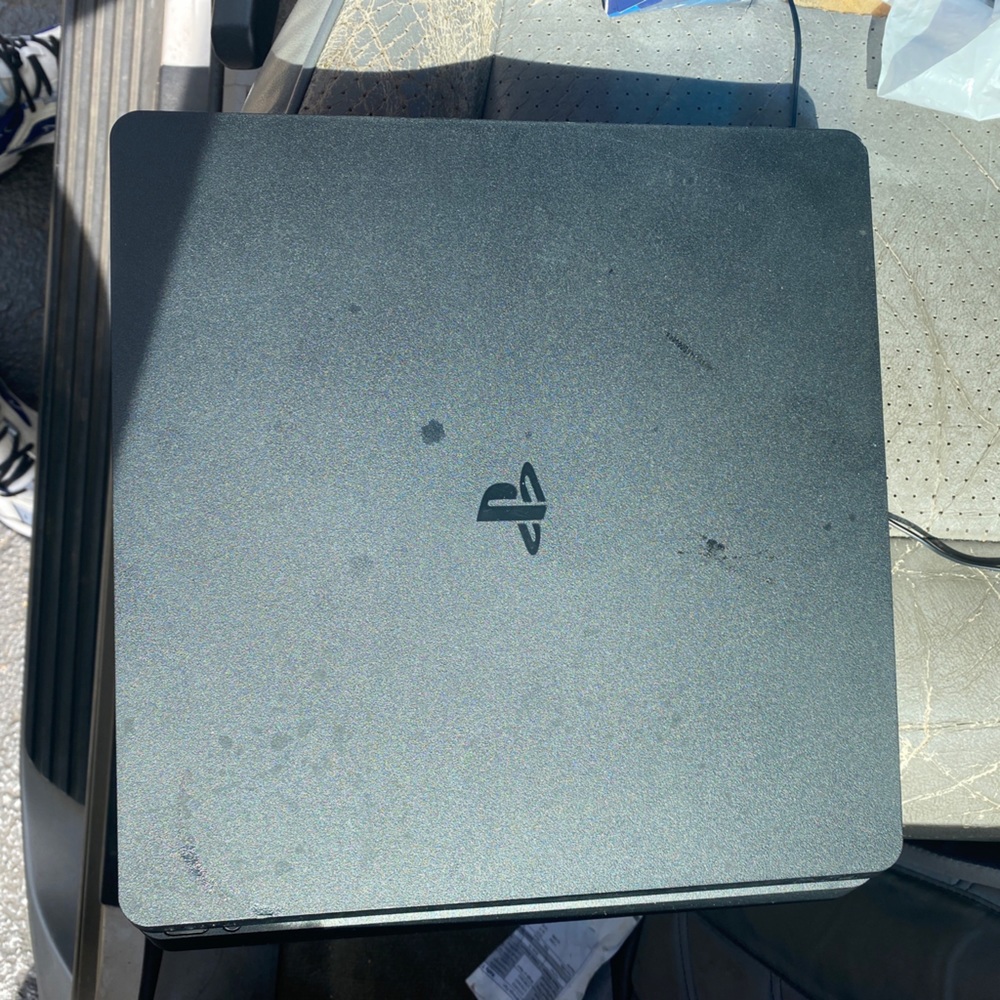 PlayStation 4 slim 1TB